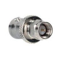 Adaptateur BNC mâle (baïonnette)/SMA femelle.